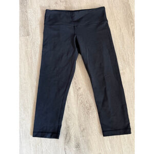 Pre-Loved Lululemon size 4 approximately 24in leg